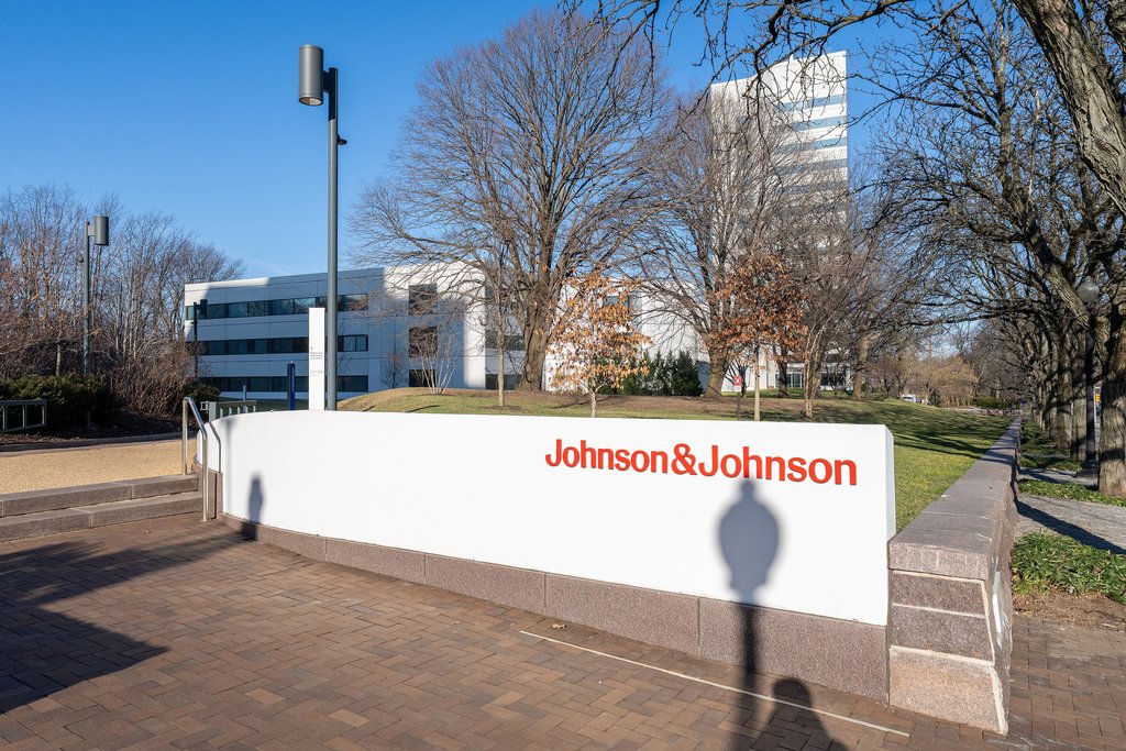 JOHNSON & JOHNSON